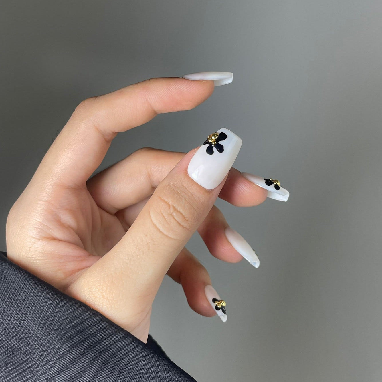 【Ebony Petal】