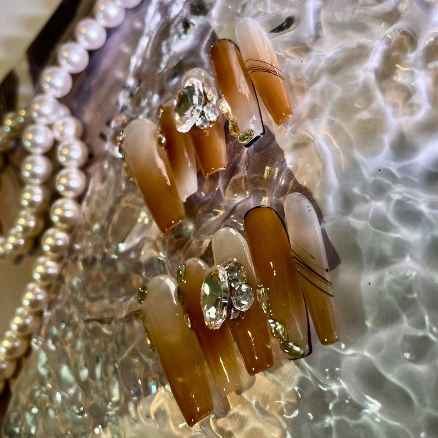 【Champagne Cheers】