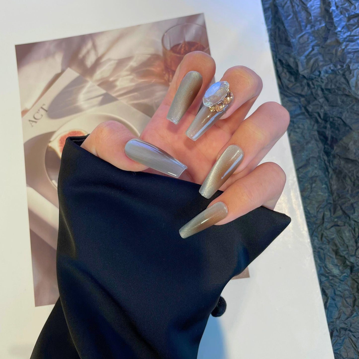 【Opulent Cat Eye】