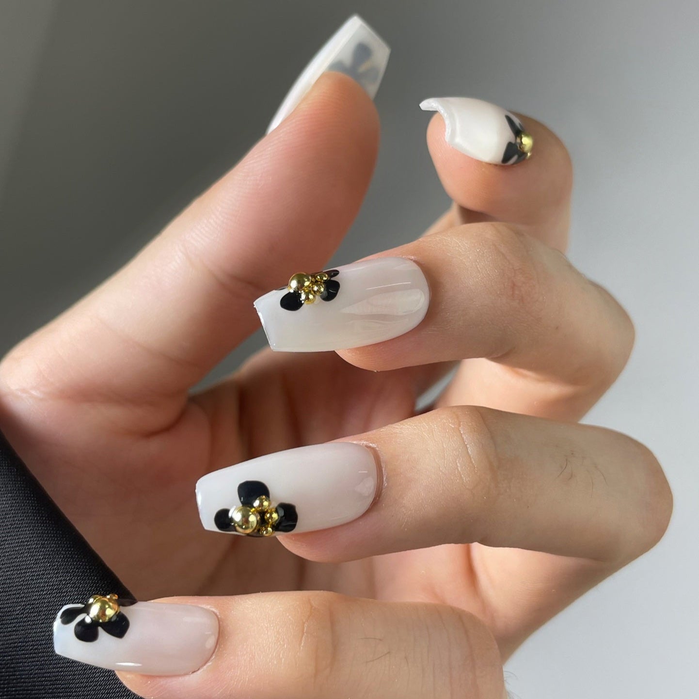 【Ebony Petal】
